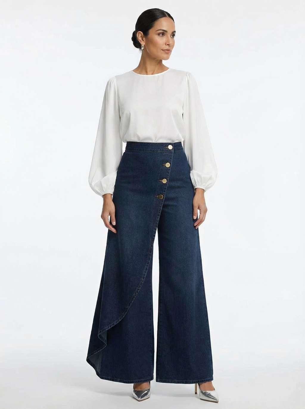 Pantalón Denim Wide Leg con Capa Asimétrica y Botones Dorados